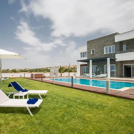 Ruidoso Luxury Seafront Villas *